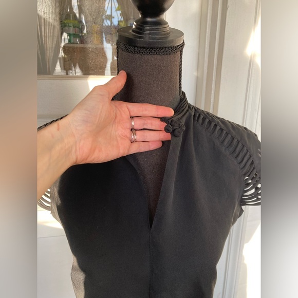 Asian inspired keyhole top with cutout cap sleeves, mandarin collar and peplum - Picture 4 of 8